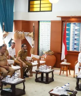 Subang Atasi Masalah Sampah Lewat Bantuan Mesin Desa Masalah sampah Subang