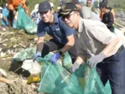 Sungai Watch Bersihkan Sampah Plastik di Subang Sungai Watch Subang