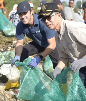 Sungai Watch Bersihkan Sampah Plastik di Subang Sungai Watch Subang