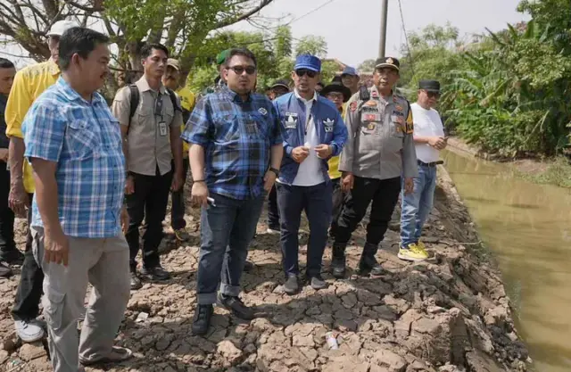 Perbaikan jembatan rusak di Subang