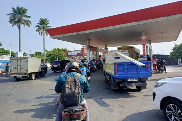 6a2a54fcc032d Antrean panjang Pertalite