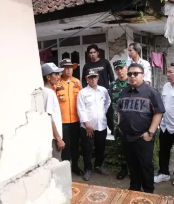 Bupati Subang Tinjau Bencana Tanah Bergerak di Ciwangun Bencana Tanah Bergerak Subang