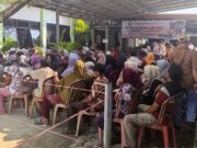 Ratusan Warga Patokbeusi Antre Pengobatan Gratis pengobatan gratis Patokbeusi Subang