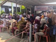 Ratusan Warga Patokbeusi Antre Pengobatan Gratis pengobatan gratis Patokbeusi Subang