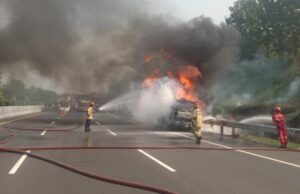 Truk Tangki Pertamina Terbakar di Tol Cipali KM 80 kebakaran di Tol Cipali KM 80