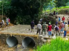 Kodim 0605 Subang Bangun Jembatan ARMCO di Desa Cimenteng Kodim 0605 Subang, Jembatan ARMCO, Desa Cimenteng, Infrastruktur Desa, TNI Manunggal Rakyat.