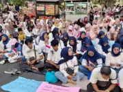 Ribuan Warga Subang Dukung Program Makan Bergizi Gratis Program Makan Bergizi Gratis Subang