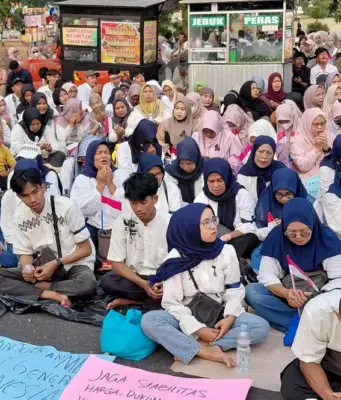 Ribuan Warga Subang Dukung Program Makan Bergizi Gratis Program Makan Bergizi Gratis Subang
