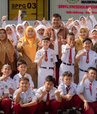 Tepis Citra Negatif, SPPG Pasirkareumbi 03 Subang Ajak Siswa Tinjau Langsung Dapur Makanan Bergizi