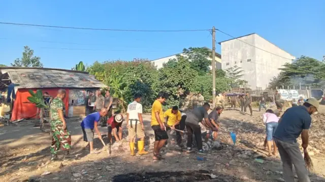 full_1783689134336863_7143bd7a4d_berita_bandung Aksi Bersih Sampah Kodim Subang