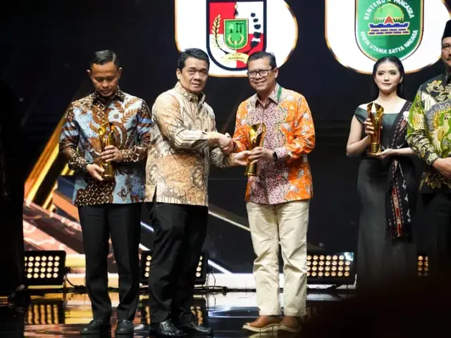 perbaikan jalan di Kabupaten Subang
