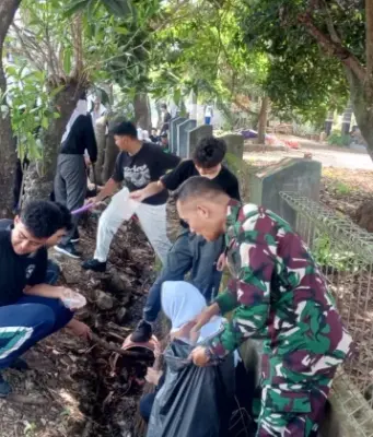 Babinsa dan Warga Majasari Subang Gelar Kerja Bakti kerja bakti Desa Majasari