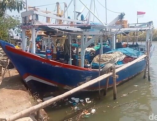 Kelangkaan Solar Nelayan Subang Lumpuhkan Kawasan Muara Ciasem Kelangkaan solar nelayan