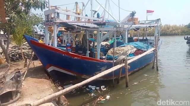 nelayan-subang-nganggur-gegara-bbm-langka-1791530374305_169 Kelangkaan solar nelayan