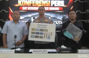 Polisi Ringkus Tiga Pelaku Ganjal ATM di Subang Pelaku ganjal ATM di Subang