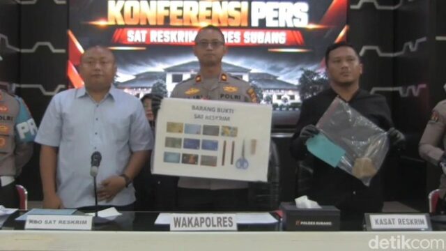 polisi-tunjukan-barang-bukti-kejahatan-modus-ganjal-atm-di-subang-1790939285928_169 Pelaku ganjal ATM di Subang